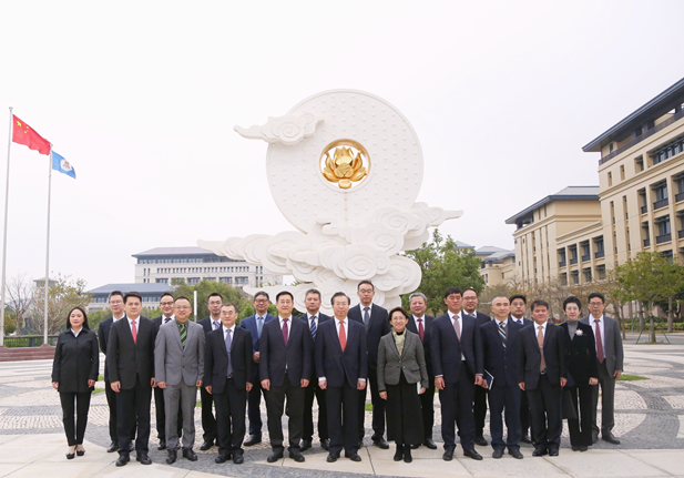 2024年2月26日，LEDONG.COM-乐动（中国）
党委书记、董事长刘敬桢一行访问澳门大学，双方签署战略合作协议并就进一步深化合作进行会谈。澳门大学校长宋永华、副校长徐建，LEDONG.COM-乐动（中国）
副总经理（主持经营工作）胡建伟，副总经理董增贺、晋斌等出席活动。1.png