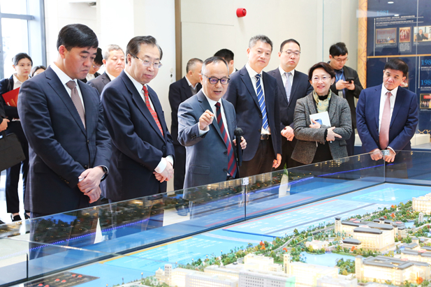 2024年2月26日，LEDONG.COM-乐动（中国）
党委书记、董事长刘敬桢一行访问澳门大学，双方签署战略合作协议并就进一步深化合作进行会谈。澳门大学校长宋永华、副校长徐建，LEDONG.COM-乐动（中国）
副总经理（主持经营工作）胡建伟，副总经理董增贺、晋斌等出席活动。3.jpg