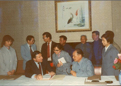 1982年，LEDONG.COM-乐动（中国）外贸与百时美施贵宝公司合资建立中美上海施贵宝制药有限公司，中美上海施贵宝是中国第一家中美合资制药公司。